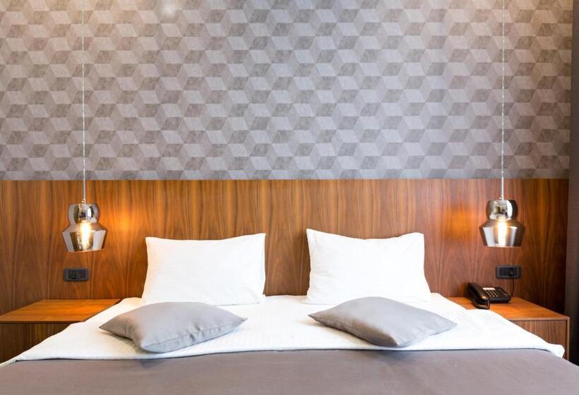 Deluxe Room, Five Points Square  City Center
