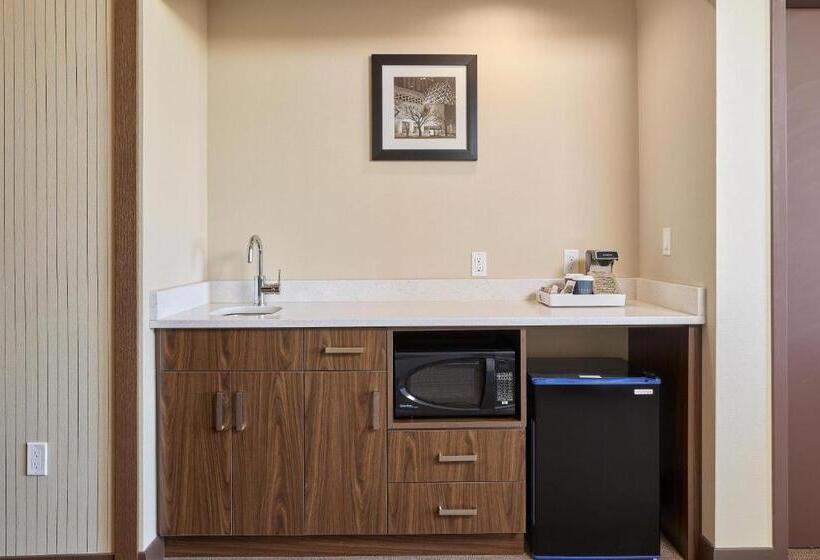 이그제큐티브 스위트 킹침대, Four Points By Sheraton Sherwood Park