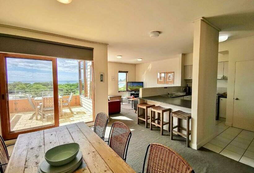 Апартаменты 3 Спальни Вид на Море, Lornebeach Apartments