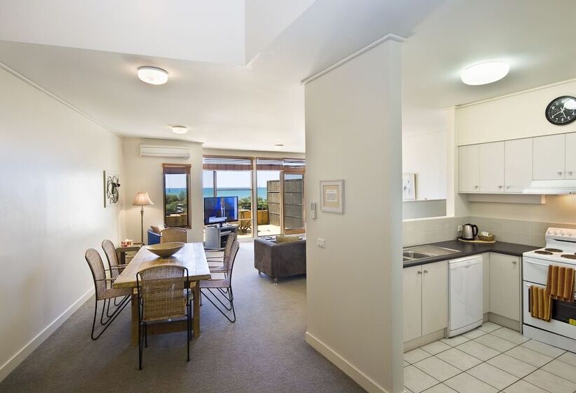 Апартаменты 3 Спальни Вид на Море, Lornebeach Apartments