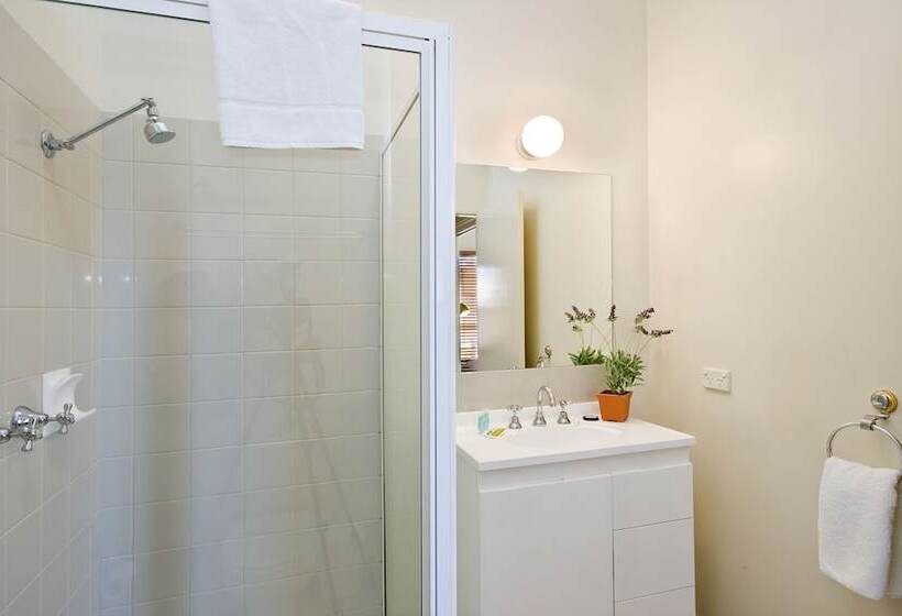 Апартаменты 3 Спальни Вид на Море, Lornebeach Apartments