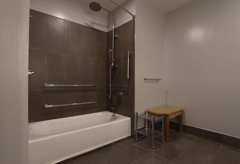 Номер Стандарт Кровать Кинг Адаптированный для Инвалидов, Cedartree Hotel Portland Hillsboro