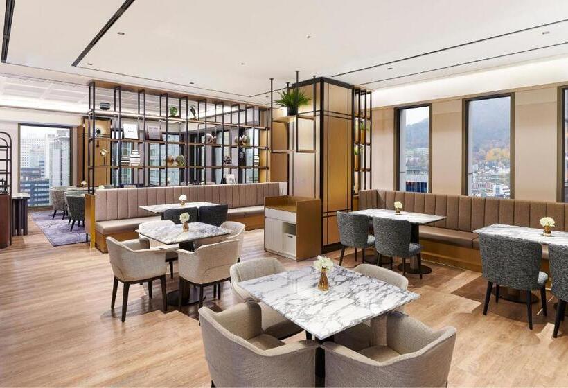 Номер Клуб Кровать Кинг, Le Méridien Seoul Myeongdong