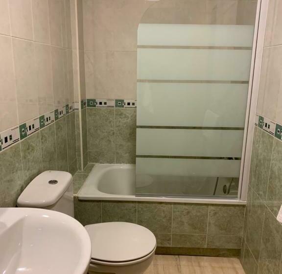 Номер Стандарт, Hostal Meseguer