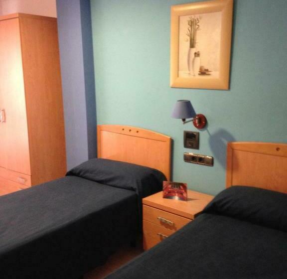 Номер Стандарт, Hostal Meseguer