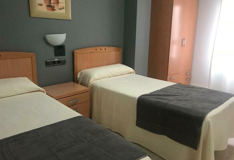 Номер Стандарт, Hostal Meseguer