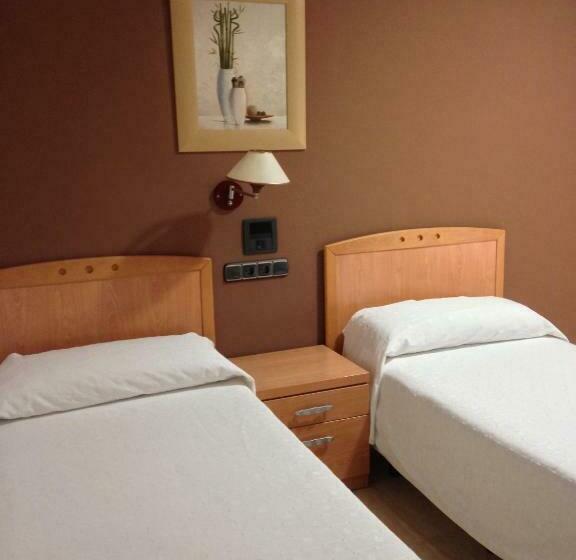 Номер Стандарт, Hostal Meseguer