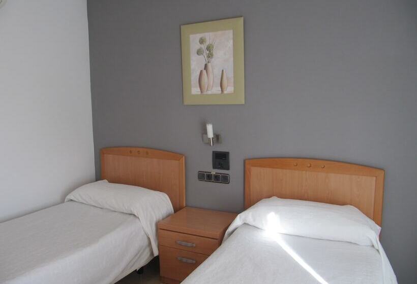 Номер Стандарт, Hostal Meseguer
