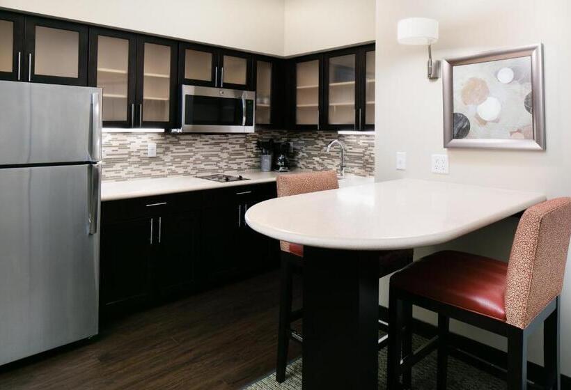 Люкс Кровать Квин, Staybridge Suites Des Moines Downtown, An Ihg