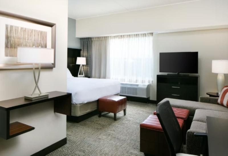 Люкс Кровать Кинг, Staybridge Suites Des Moines Downtown, An Ihg