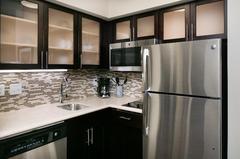Люкс Кровать Квин, Staybridge Suites Des Moines Downtown, An Ihg