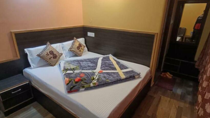 스탠다드 룸, Tirupati Regency Anandam