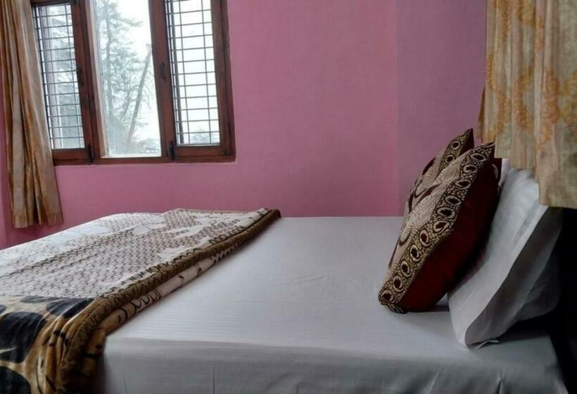 디럭스 4인 룸, Tirupati Regency Anandam