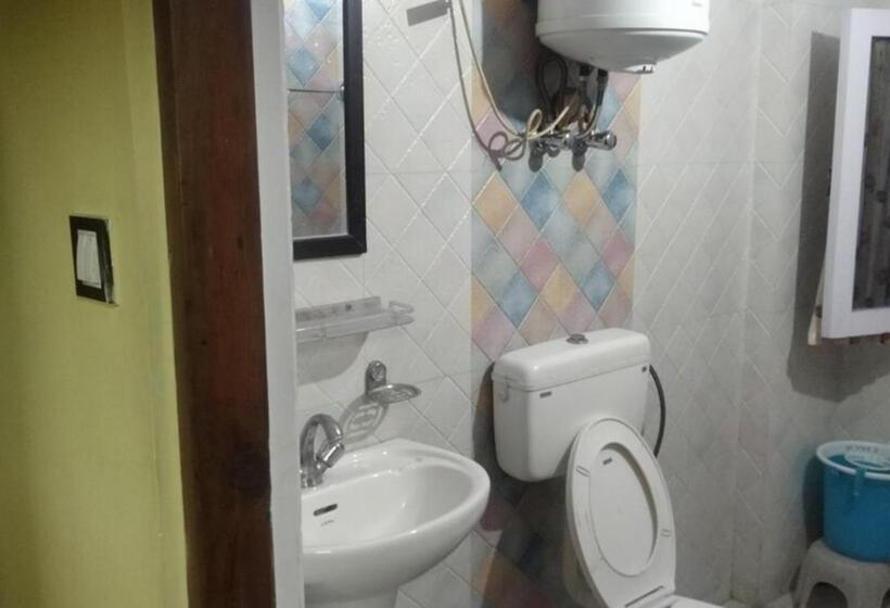 디럭스 4인 룸, Tirupati Regency Anandam