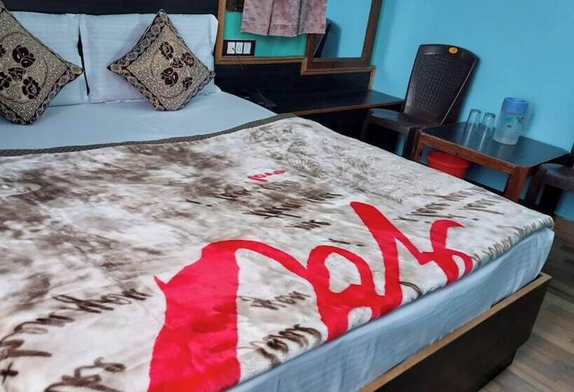 디럭스 4인 룸, Tirupati Regency Anandam