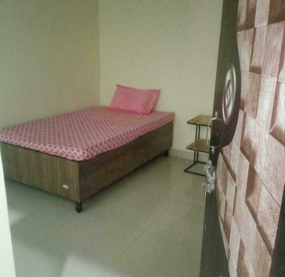 Трехместный Номер Классика, Oyo Bhavya Guest House