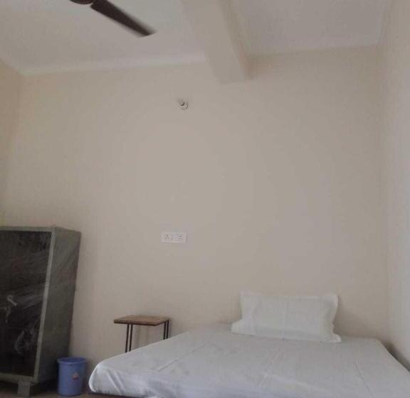 Трехместный Номер Классика, Oyo Bhavya Guest House
