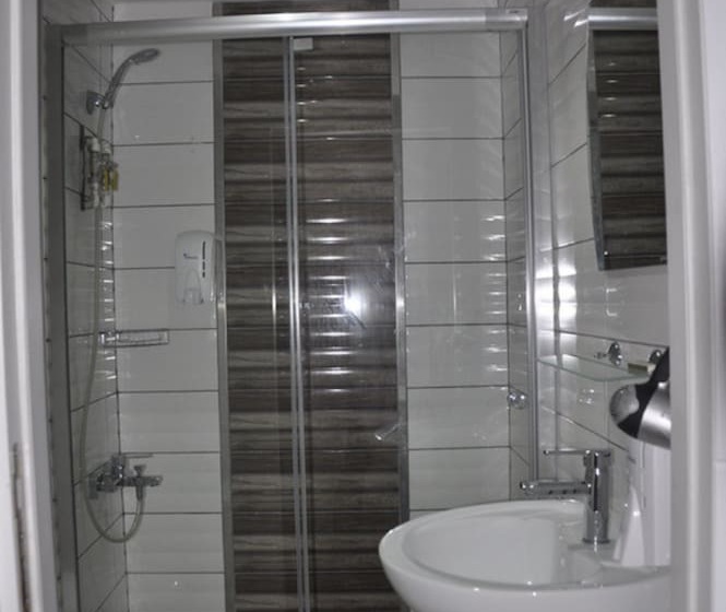 اتاق استاندارد سه نفره, Kar
