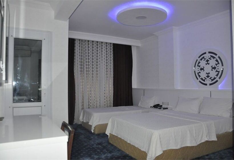اتاق استاندارد سه نفره, Kar