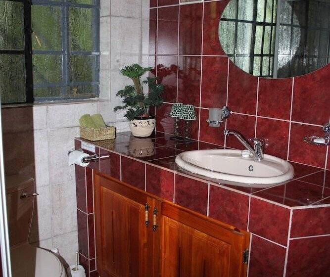 Семейный Номер, Tatenda Guest House