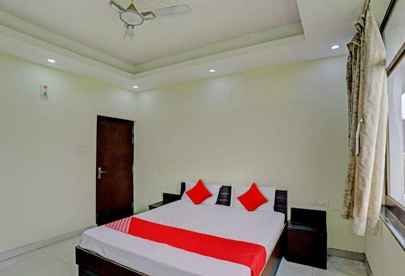 Трехместный Номер Классика, Oyo Flagship Shree Shyam Kripa Hotel And Restaurant