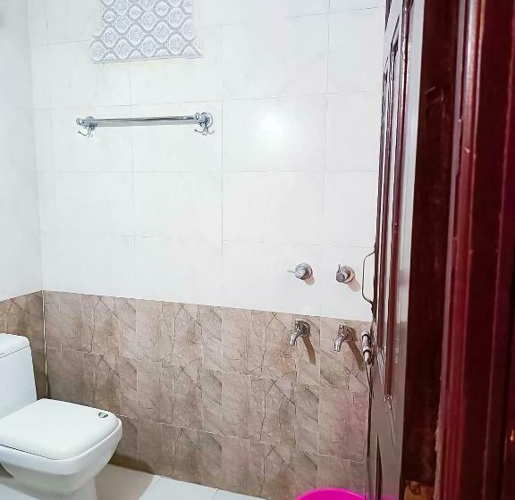 Quarto Deluxe, Near Hauz Khas Fort