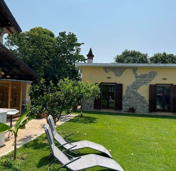 Студио Стандарт Вид на Сад, B&b Monte Tavolino