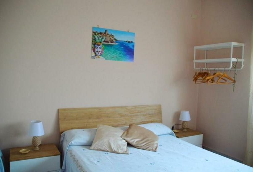 标准间, Ninfe Delle Aci Apartment