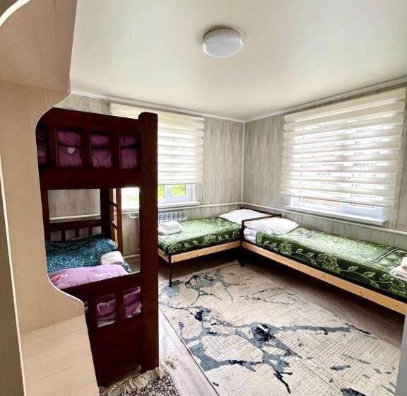 تختخواب در اتاق مشترک, Archa Guest House