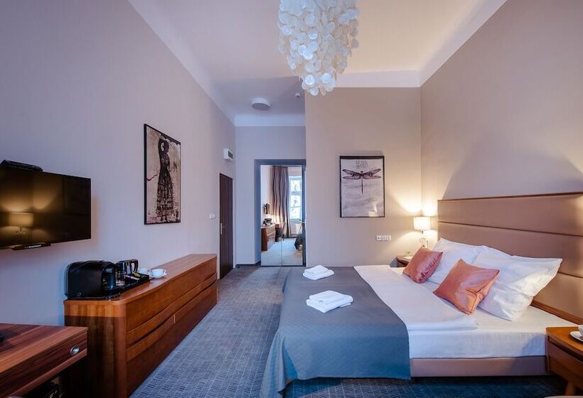 Четырехместный Номер Deluxe, Aparthotel Old Town
