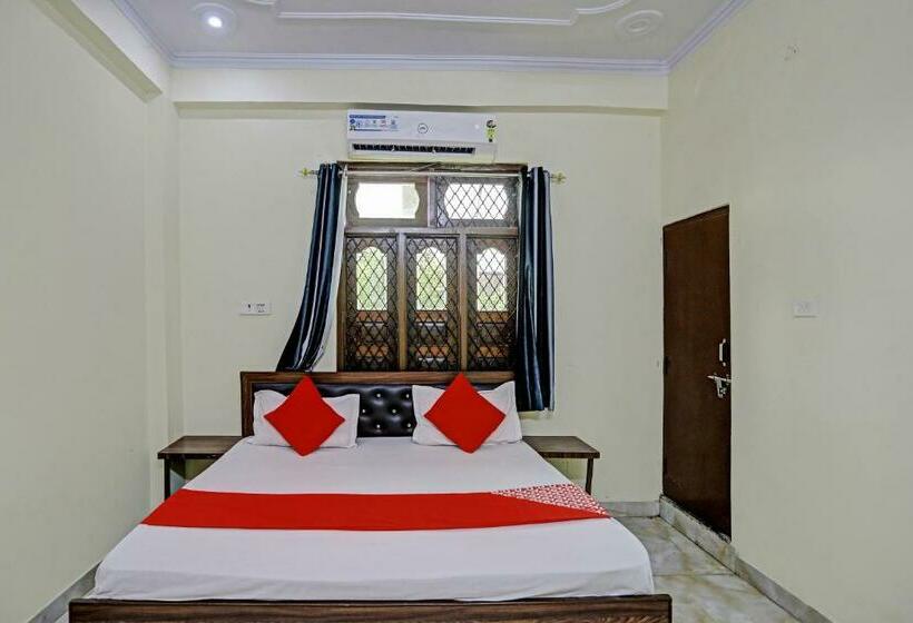 اتاق کلاسیک سه تخته, Oyo Flagship Hotel Sunshine