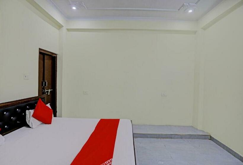 اتاق کلاسیک سه تخته, Oyo Flagship Hotel Sunshine