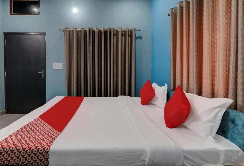 اتاق کلاسیک سه تخته, Fly Inn