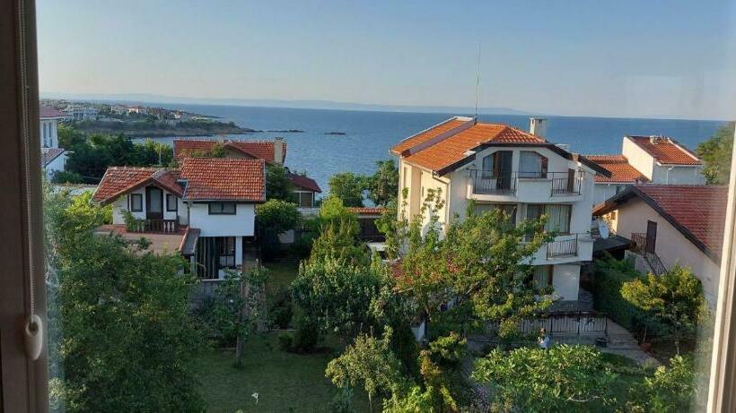 اتاق لوکس, Black Sea Pearl