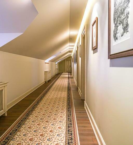 سوییت خانوادگی, Royal Horse Resort