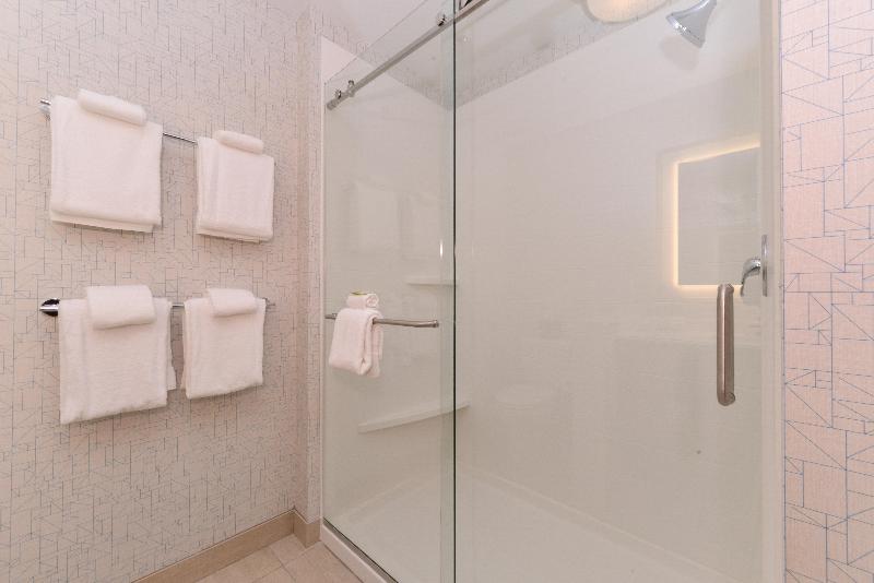스위트 킹사이즈 침대, Holiday Inn Express & Suites Trinity, An Ihg