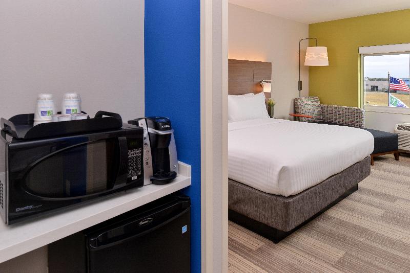 스탠다드 룸 킹사이즈 침대, Holiday Inn Express & Suites Trinity, An Ihg