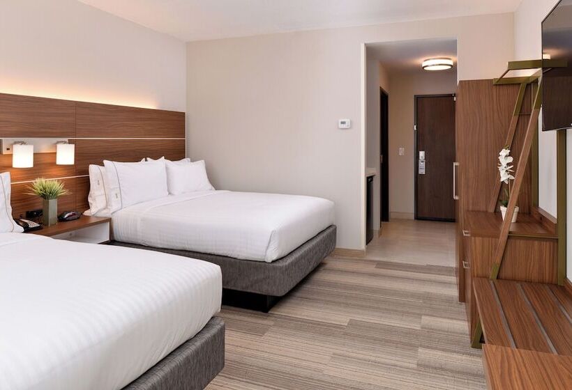 스탠다드 룸 더블 침대 2개, Holiday Inn Express & Suites Trinity, An Ihg