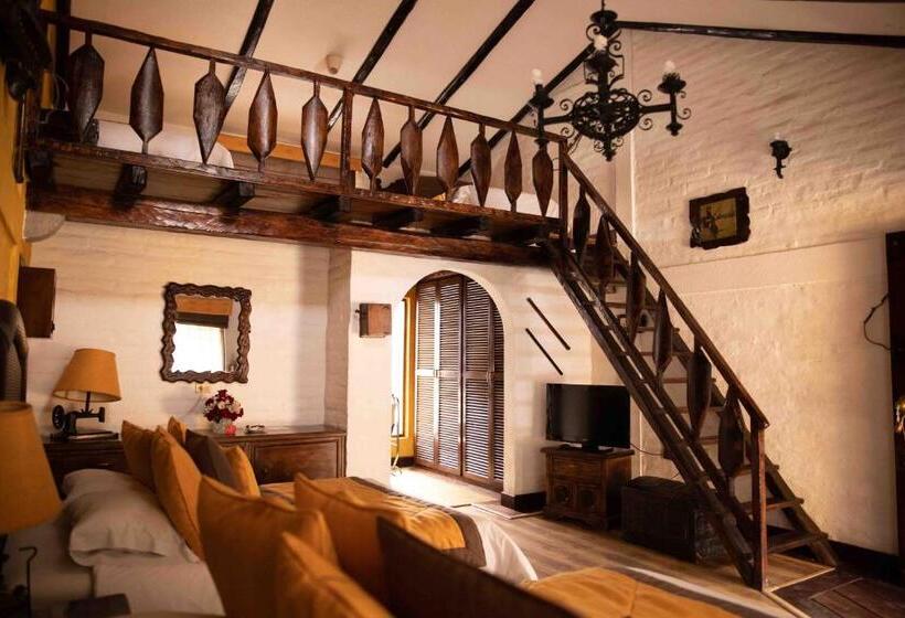 Quarto Quádruplo Estandar, Hosteria Rumipamba De Las Rosas