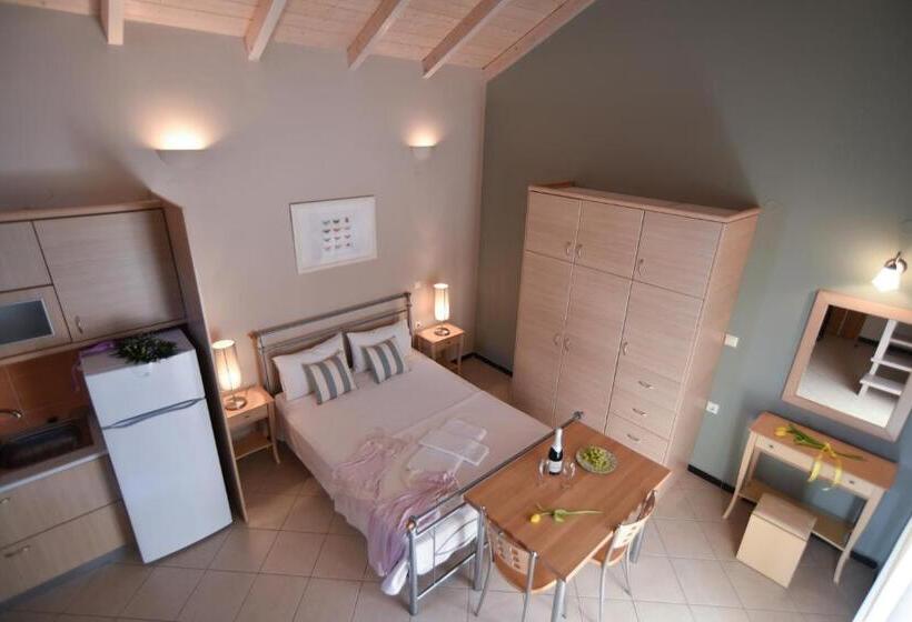 Четырехместный Номер Economy, Villa Theodora