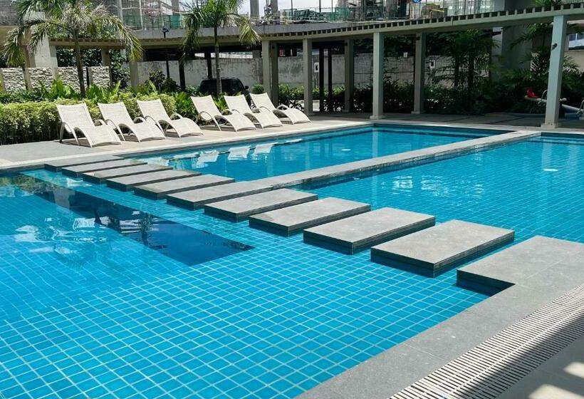 스탠다드 스튜디오, Gravins616 Condo Bcd