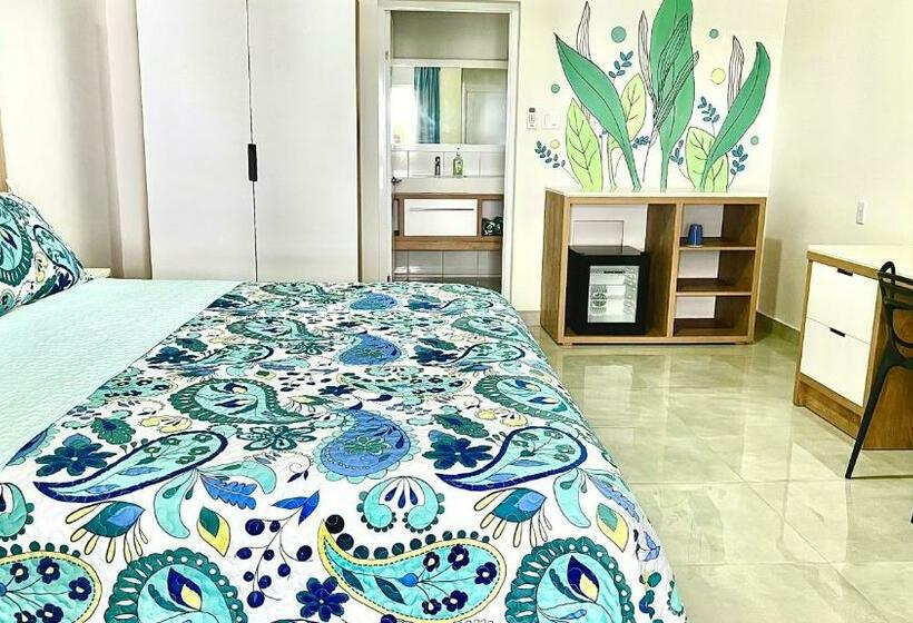 חדר סטנדרט נוף לבריכה, Morgans Cliff Villa