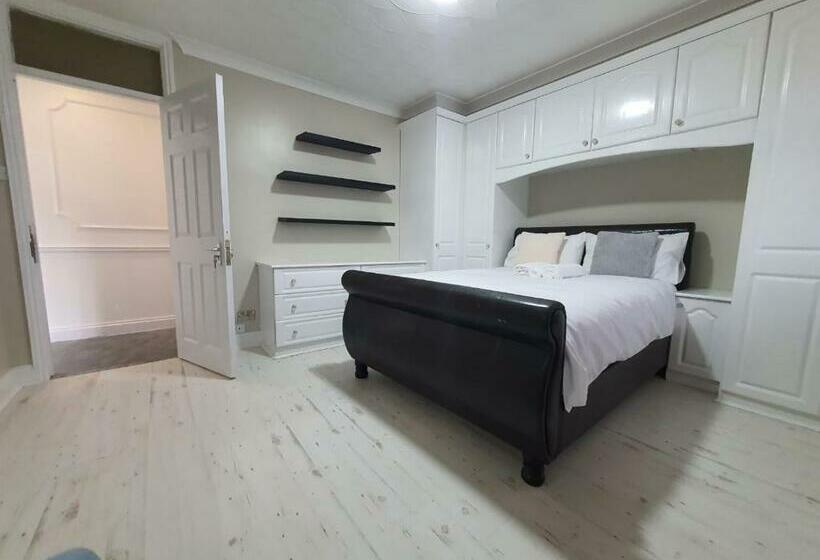 Номер Стандарт, Bungalow In Leafy Area