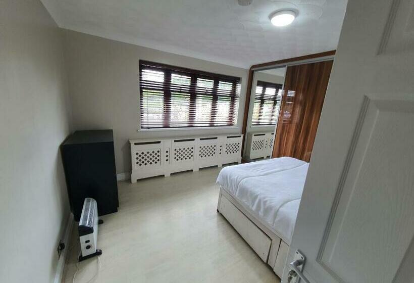 Номер Стандарт Совместная Ванная, Bungalow In Leafy Area
