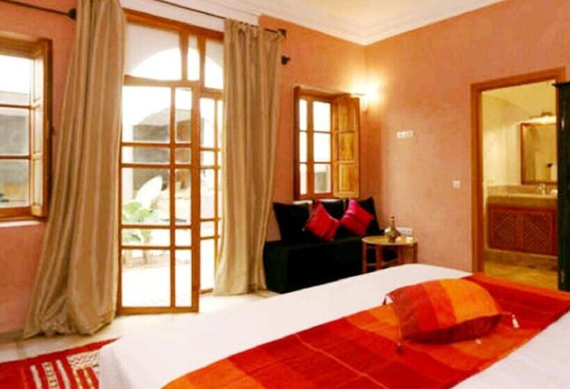 اتاق استاندارد سه نفره, Arabian Riad