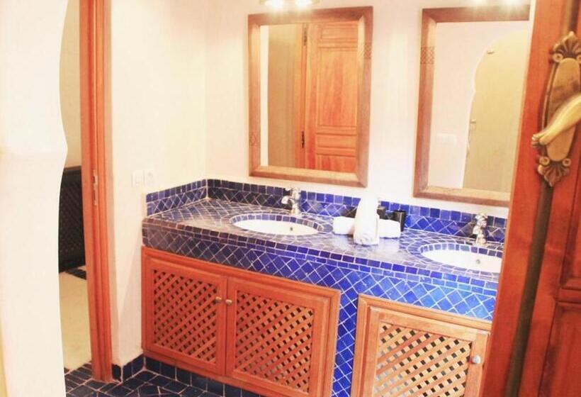 اتاق استاندارد چهار تخته, Arabian Riad