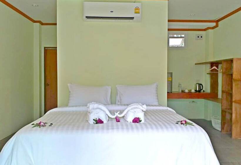 Номер Deluxe, The Ford Sunset Beach Resort