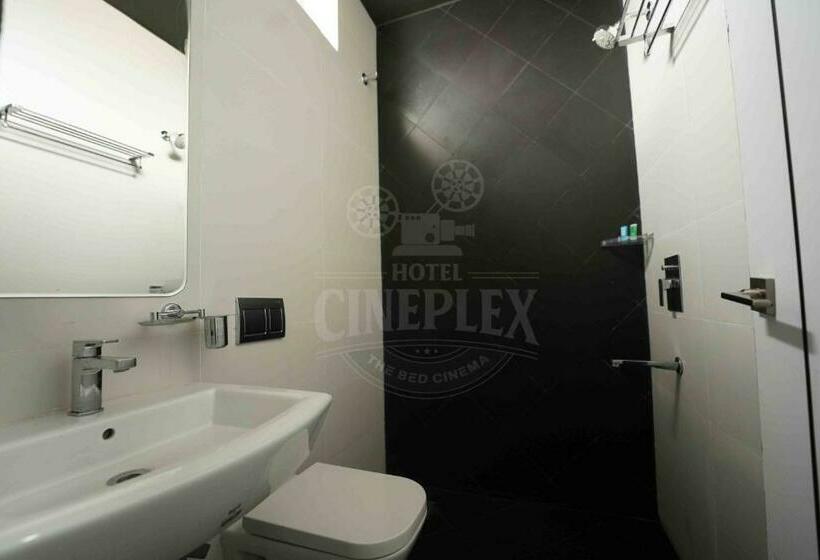 اتاق سوپریور با تخت بزرگ, Cineplex