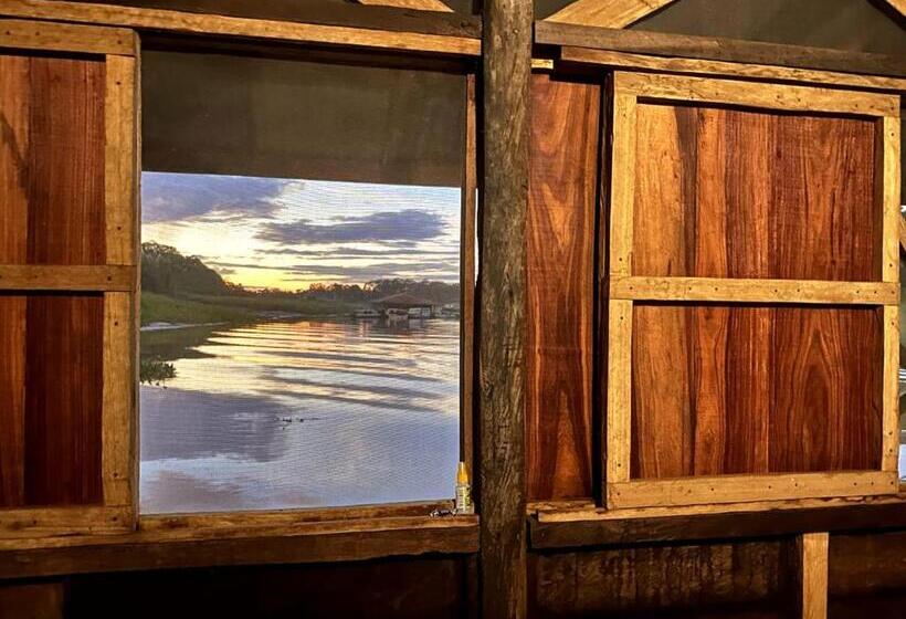 Suite with lake view, Cabaña Flotante Kurupira