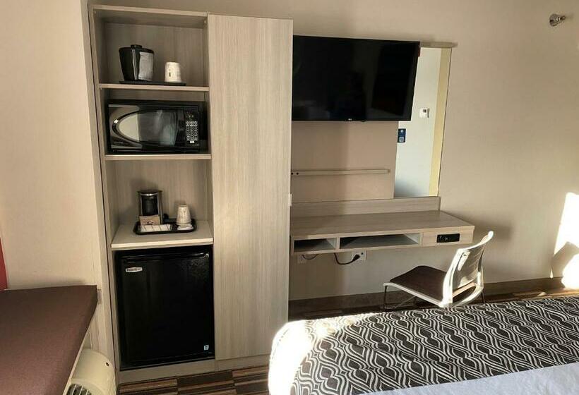Номер Стандарт, Coratel Inn & Suites By Jasper Rochester